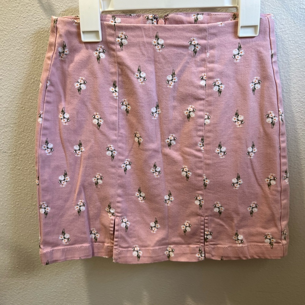 Aeropostale light pink skirt with‎ flower daisy print all over size XS